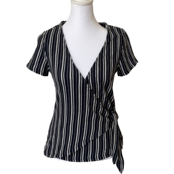 Lucky Brand Wrap Top - Picture 1 of 4